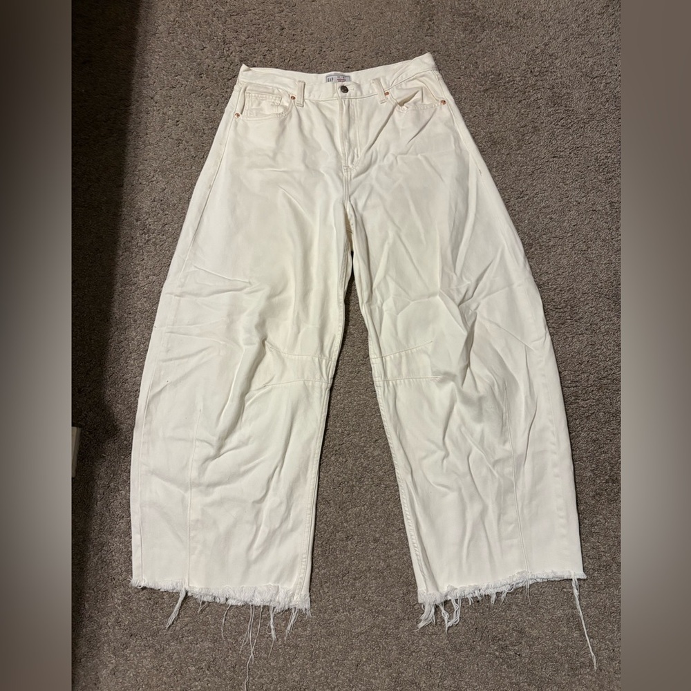 Gap Horseshoe Frayed Hem Jeans